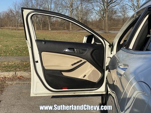 Used 2017 Mercedes-Benz GLA 250 4MATIC image 14