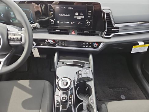 Used 2025 Kia Sportage LX image 11