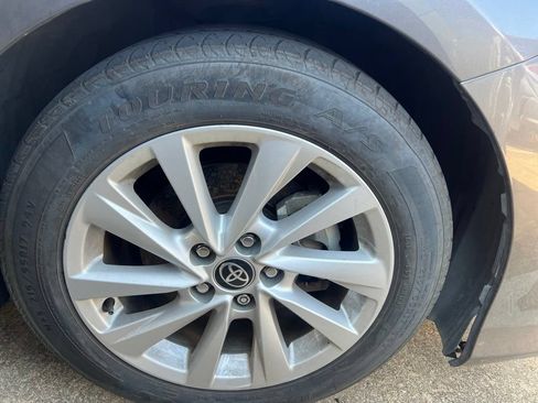 Used 2021 Toyota Camry LE FWD image 9