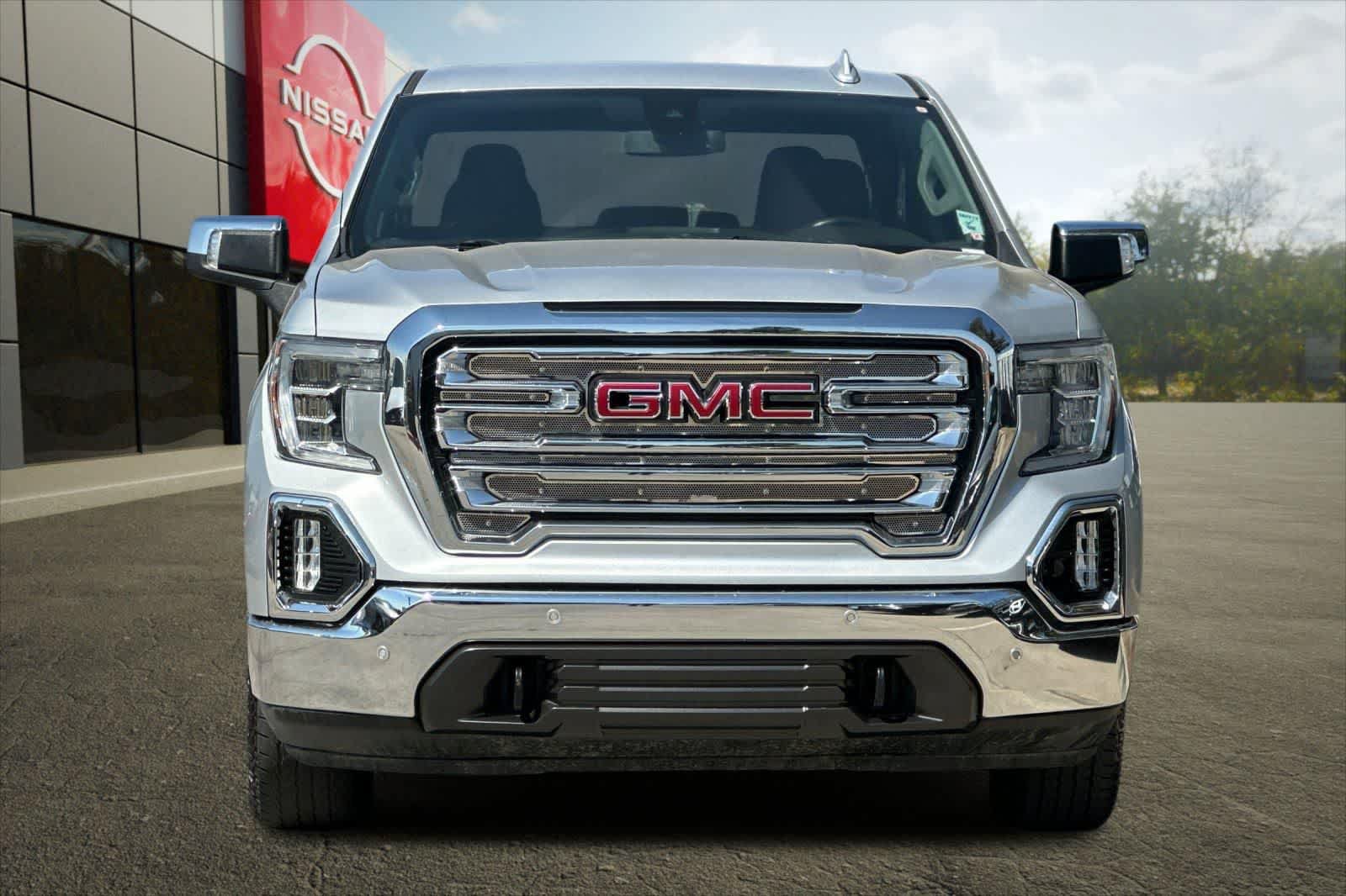 Used 2019 GMC Sierra 1500 SLT w/ Driver Alert Package I AWD/4WD image 11