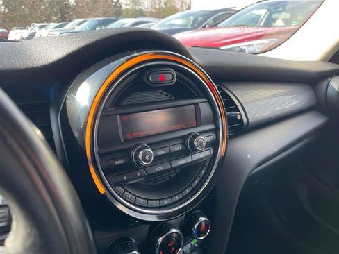 Used 2016 MINI Cooper 4-Door Hardtop image 16