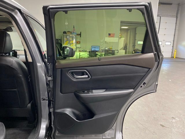 Certified 2023 Nissan Rogue Platinum AWD/4WD image 26