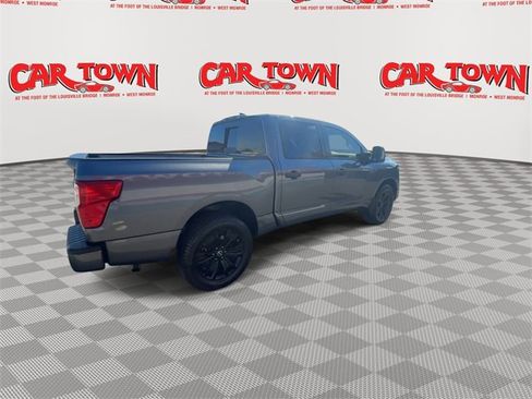 Used 2023 Nissan Titan SV w/ SV Convenience Package image 8