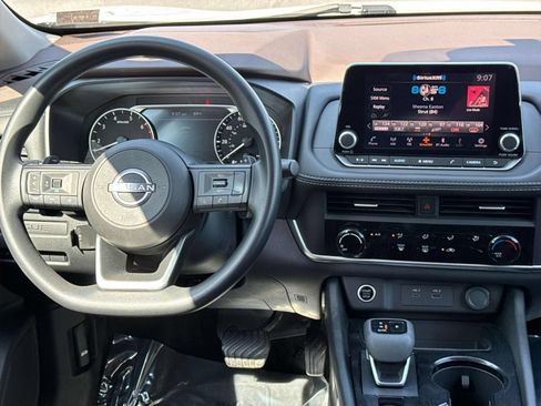 Used 2023 Nissan Rogue S AWD/4WD image 8