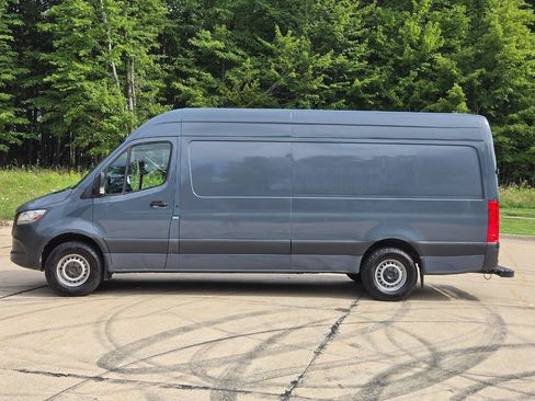 Used 2019 Mercedes-Benz Sprinter 170 image 2
