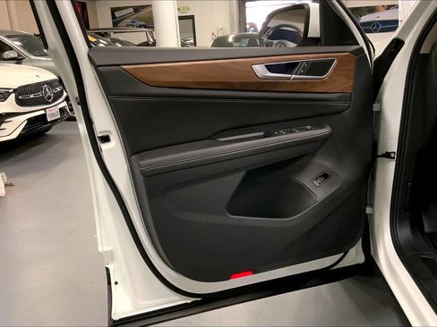 Used 2024 Volkswagen Atlas SE w/ Panoramic Sunroof Package image 20