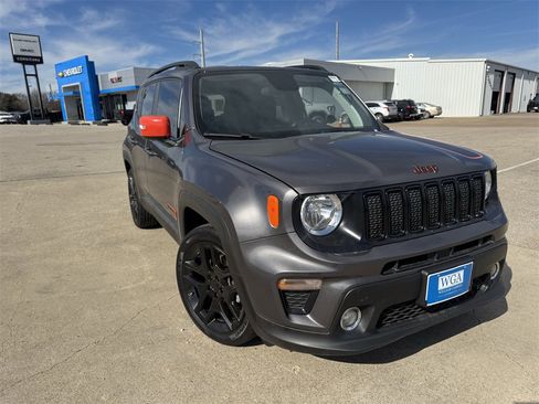 Used 2020 Jeep Renegade Latitude image 2