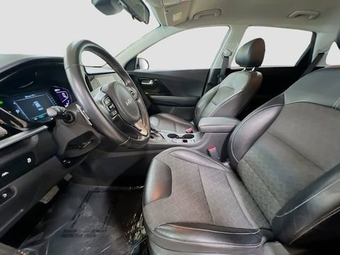 Certified 2022 Kia Niro EX image 20