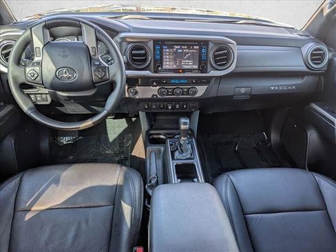 Used 2019 Toyota Tacoma Limited image 18