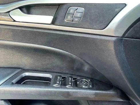 Used 2020 Ford Fusion SEL FWD image 14