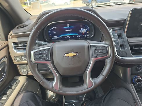 Used 2022 Chevrolet Suburban LT w/ Luxury Package image 16