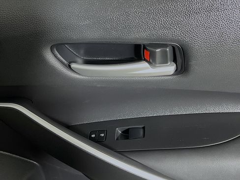 Used 2025 Toyota Corolla SE image 31