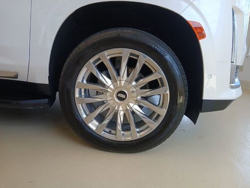 Used 2023 Cadillac Escalade Premium Luxury AWD/4WD image 7