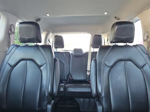 Used 2023 Chrysler Pacifica Touring-L FWD image 24