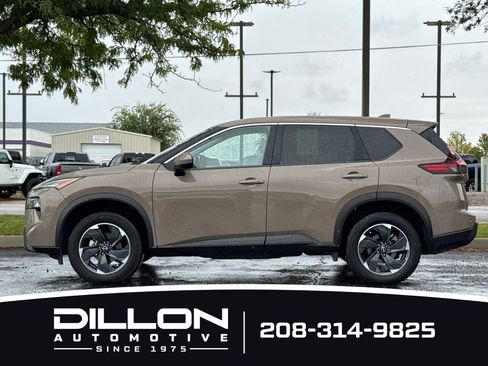 Used 2025 Nissan Rogue SV AWD/4WD image 10