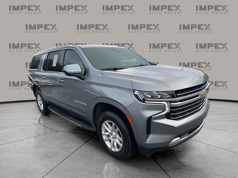 Used 2022 Chevrolet Suburban LT image 7