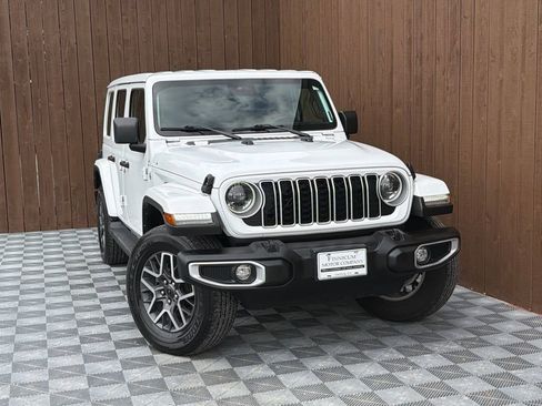 Used 2024 Jeep Wrangler Sahara image 12