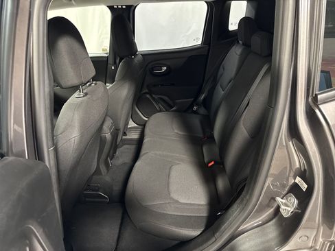 Used 2019 Jeep Renegade Sport w/ UConnect 7.0 Group FWD image 5
