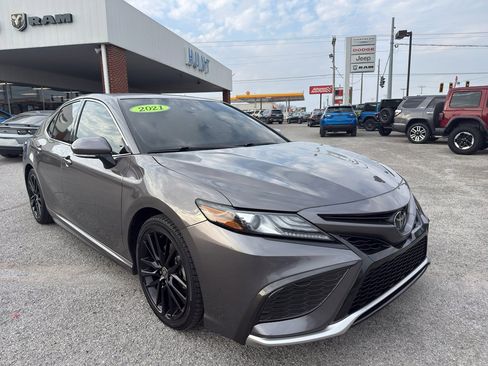 Used 2021 Toyota Camry XSE image 3