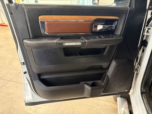 Used 2014 RAM 2500 Longhorn w/ Convenience Group AWD/4WD image 40