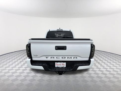 Used 2022 Toyota Tacoma SR5 w/ Technology Package RWD image 7