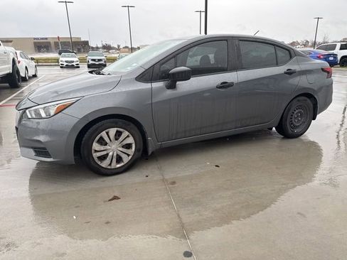 Used 2020 Nissan Versa S image 4