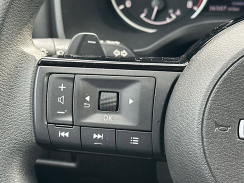 Used 2023 Nissan Rogue SV image 18