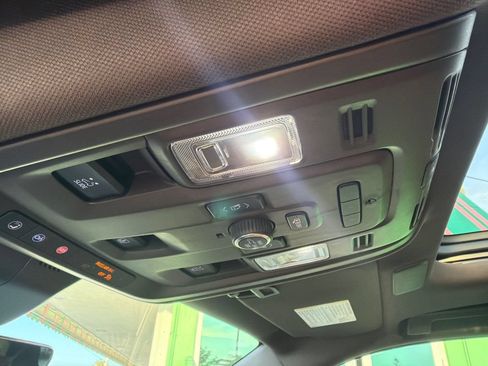 Used 2021 Cadillac Escalade Premium Luxury RWD image 30