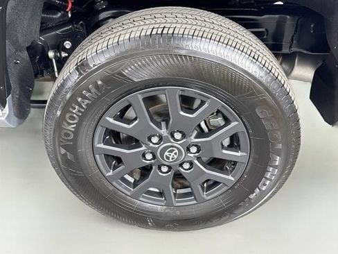 Certified 2026 Toyota 4Runner SR5 AWD/4WD image 32