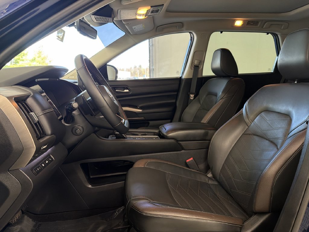 Certified 2025 Nissan Pathfinder Platinum w/ Lighting Package (N93) FWD image 25