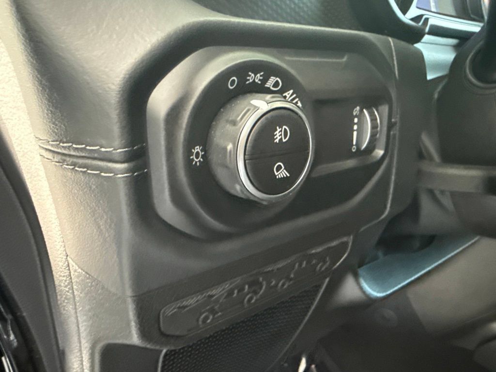 Used 2026 Jeep Gladiator Rubicon AWD/4WD image 16