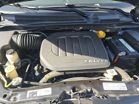 Used 2013 Chrysler Town & Country Touring image 21