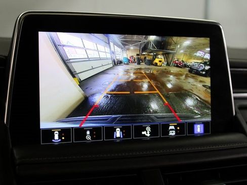 Used 2021 GMC Yukon XL SLT w/ SLT Premium Package image 21