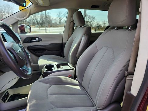 Used 2020 Chrysler Pacifica Touring w/ Cold Weather Group image 28