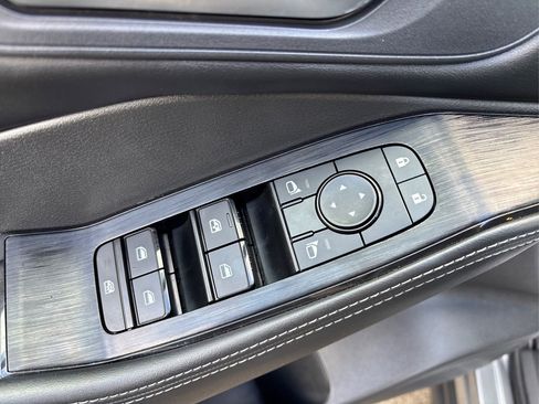 Used 2023 Nissan Rogue SV w/ SV Premium Package image 32