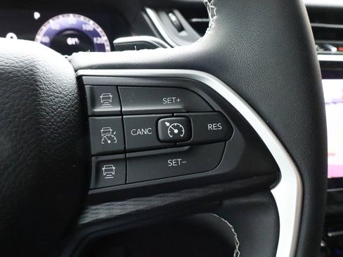 Used 2023 Jeep Grand Cherokee L Laredo image 28