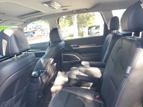 Certified 2025 Kia Telluride S FWD image 7