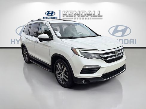 Used 2017 Honda Pilot Touring image 1