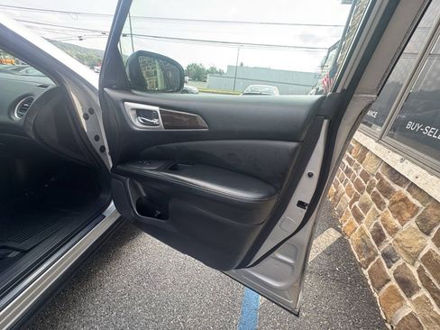 Used 2015 Nissan Pathfinder Platinum w/ Cargo Package FWD image 32