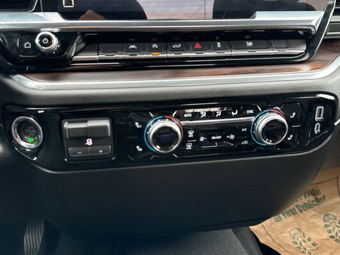 Used 2026 GMC Sierra 1500 SLT AWD/4WD image 14