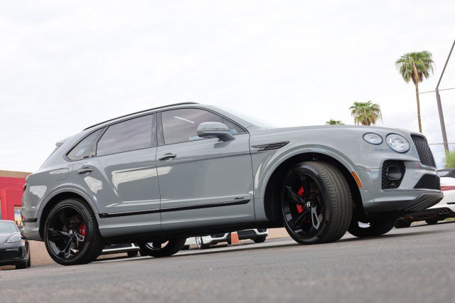 Used 2023 Bentley Bentayga AWD/4WD image 12
