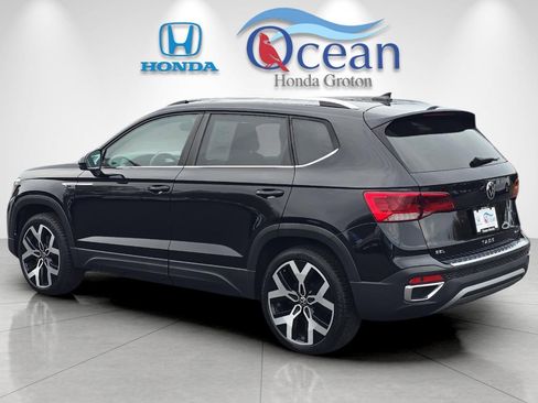 Used 2022 Volkswagen Taos SEL image 6