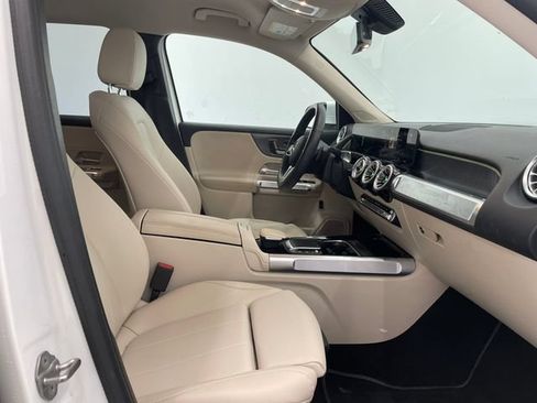 Certified 2022 Mercedes-Benz GLB 250 4MATIC image 17