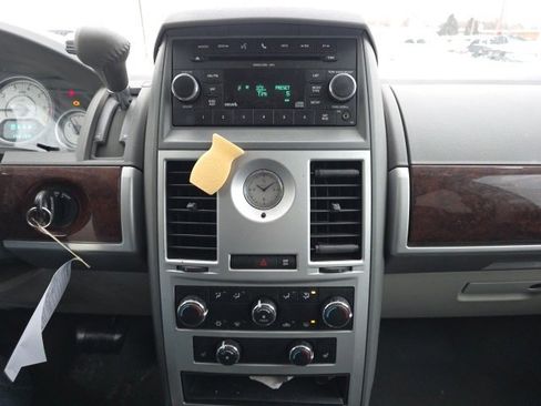 Used 2010 Chrysler Town & Country Touring w/ Heated Seat Group image 15