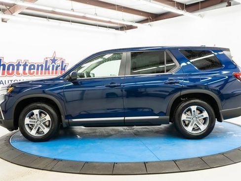 New 2025 Honda Pilot EX-L image 5