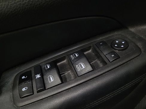 Used 2021 Jeep Grand Cherokee Laredo AWD/4WD image 27