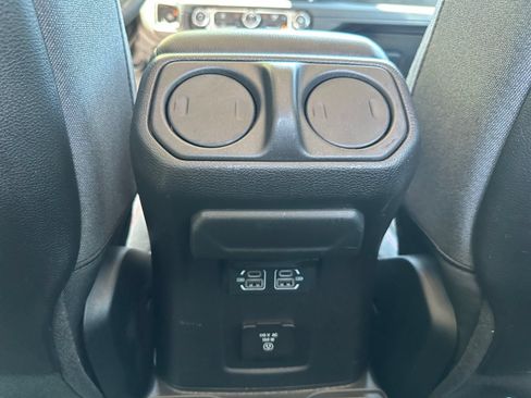 Used 2024 Jeep Wrangler Rubicon AWD/4WD image 31