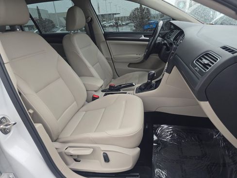 Used 2018 Volkswagen Golf SE image 25