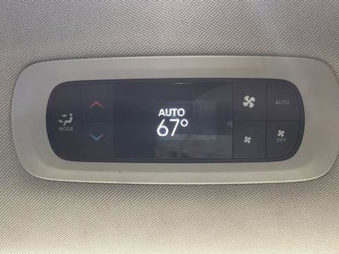Used 2022 Chrysler Pacifica Touring-L FWD image 36