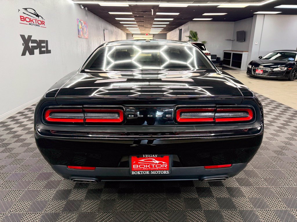 Used 2016 Dodge Challenger SXT RWD image 13